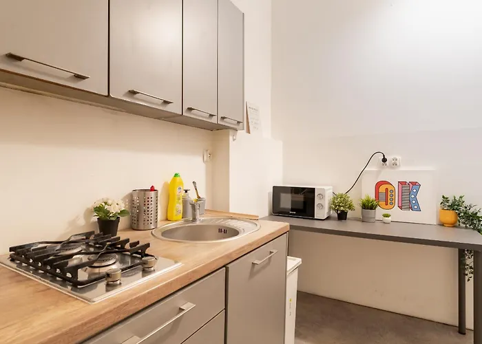 Hostello - W Centrum Miasta Idealny Na Break 호스텔 *